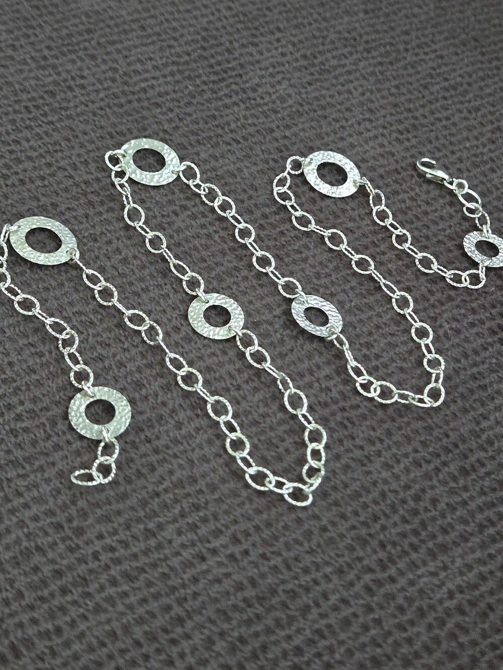 Silver🤍 Stationary Open Circles⭕️ Necklace - NWOT - Picture 2 of 15